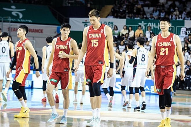  周琦复出战被驱逐 